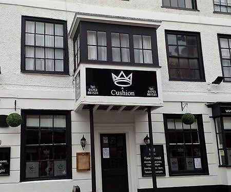 Hotel The Crown And Cushion à Windsor Extérieur photo